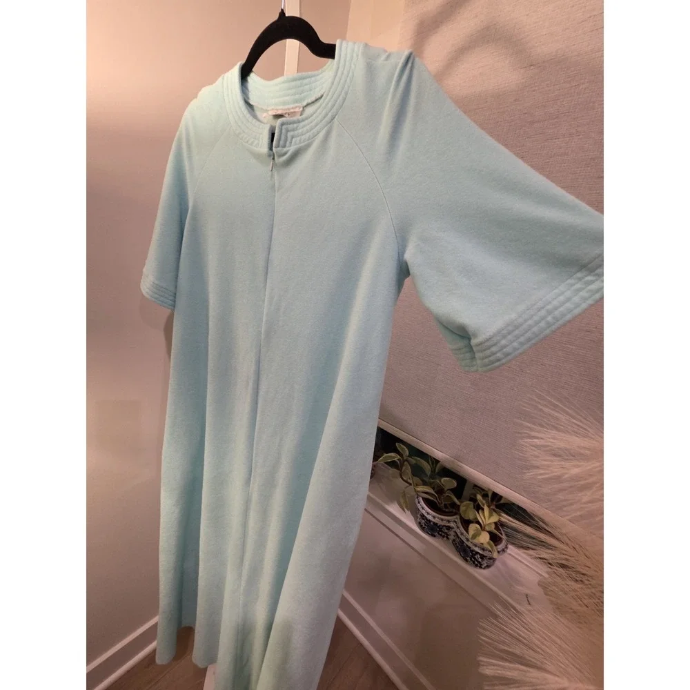 Vintage Vanity Fair Acqua Night Gown Robe Warm  SIZE (8-10) M Front Zip Pockets
